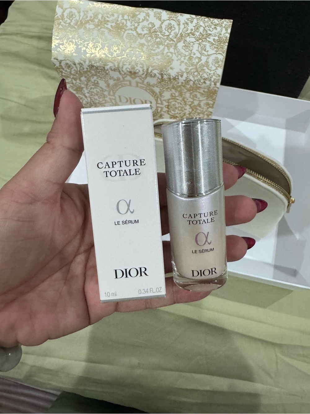Dior white velvet cosmetic pouch and serum samplers - Picture 8 of 9